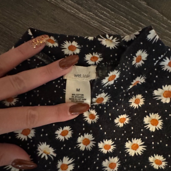 2-Piece Skirt & Crop Top Set 🌼 - Picture 4 of 5